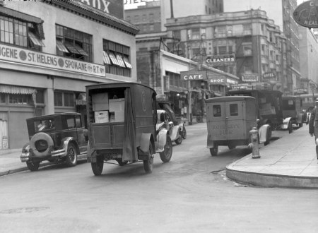 A2005-001.494  SW Park Ave south from Yamhill St 02 1933